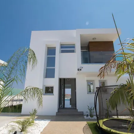 Lynn Boutique Beachfront