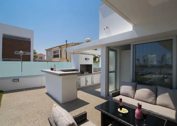 Lynn Boutique Beachfront * Ayia Napa