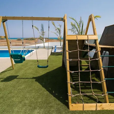בית נופש Lynn Boutique Beachfront *