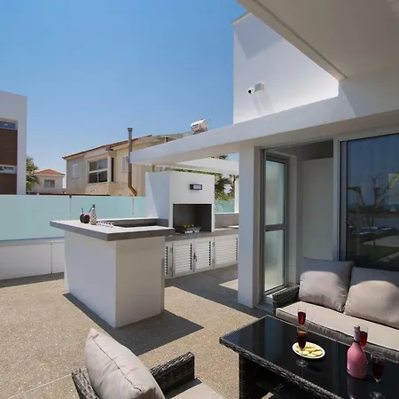 Lynn Boutique Beachfront * Ajía Nápa