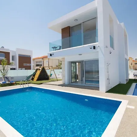 Lynn Boutique Beachfront *