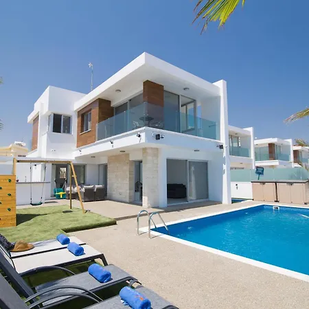 Nyaraló Lynn Boutique Beachfront Ajía Nápa