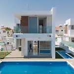Lynn Boutique Beachfront * Ayia Napa