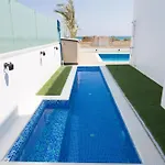 Lynn Boutique Beachfront * Ayia Napa