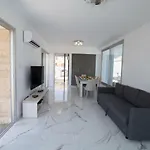 Lynn Boutique Beachfront Holiday home *