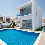 Lynn Boutique Beachfront *