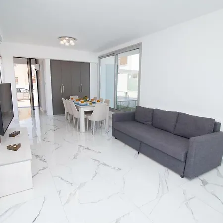 Lynn Boutique Beachfront