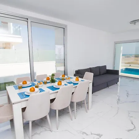 Lynn Boutique Beachfront *