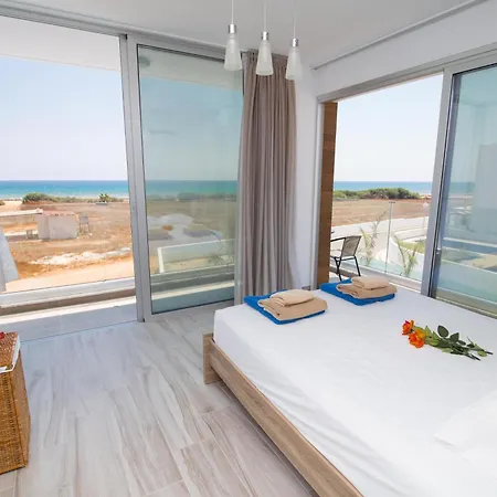 Lynn Boutique Beachfront *