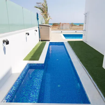 Lynn Boutique Beachfront * Ayia Napa