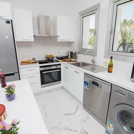 Lynn Boutique Beachfront