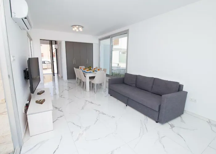 Lynn Boutique Beachfront