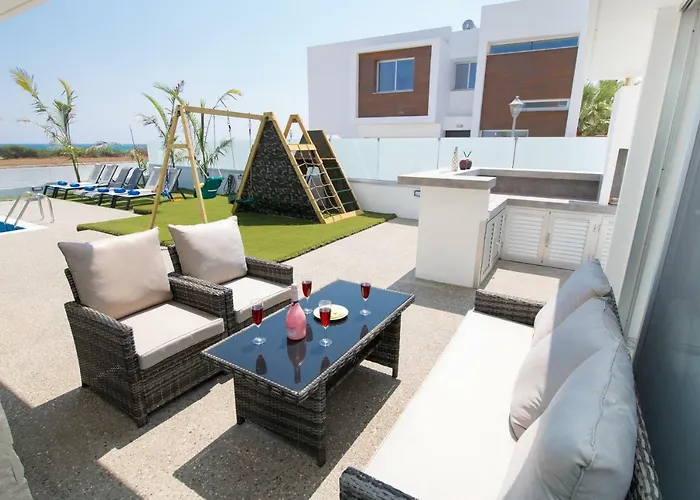 Lynn Boutique Beachfront *