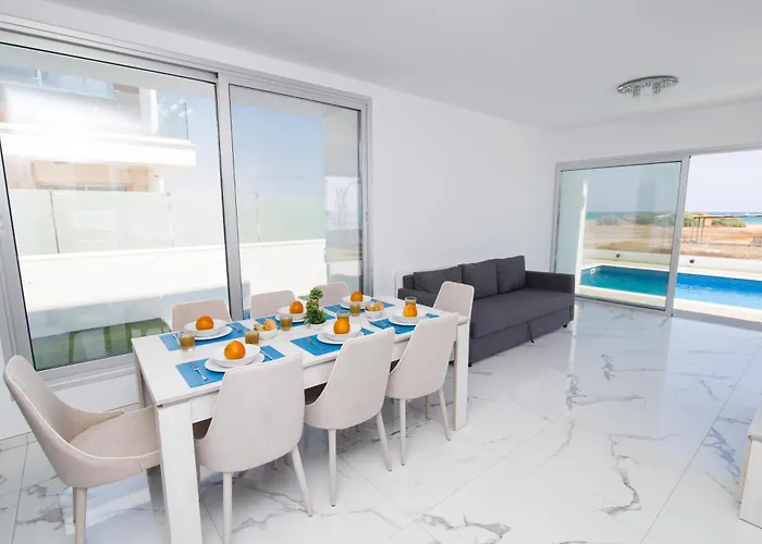 Lynn Boutique Beachfront *