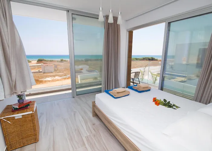 Lynn Boutique Beachfront *