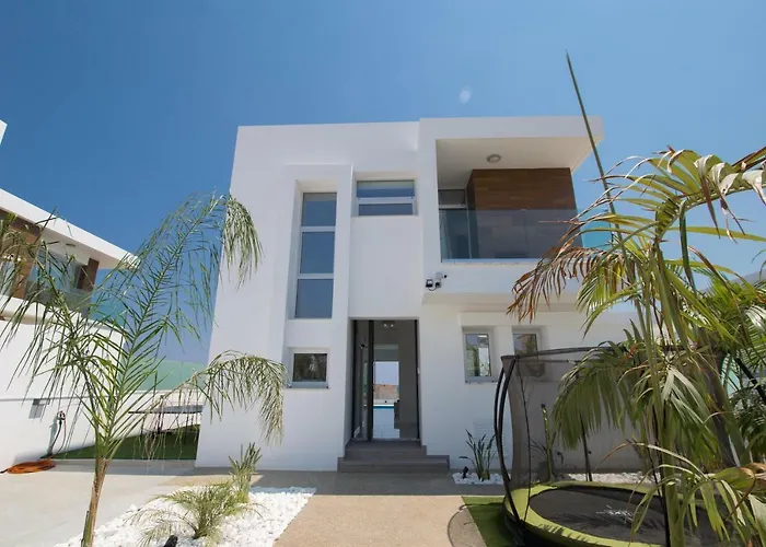 Lynn Boutique Beachfront