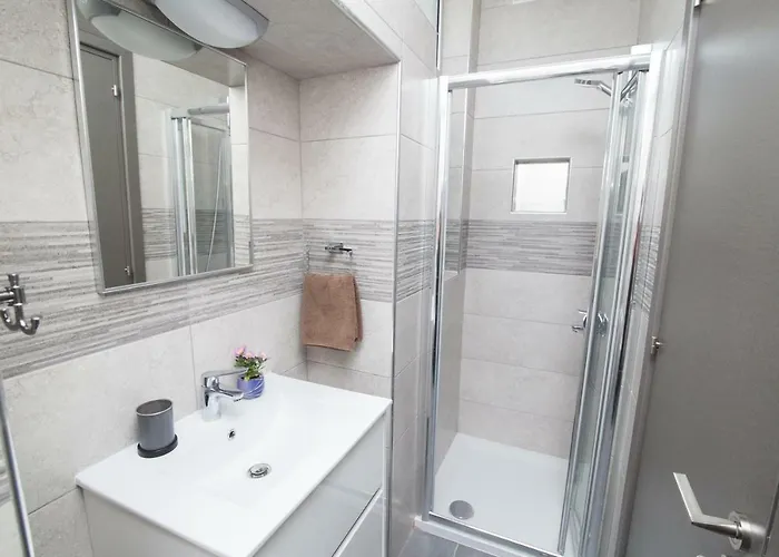 Lynn Boutique Beachfront Ajia Napa