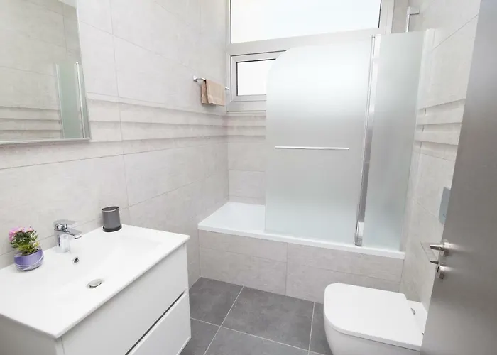 Lynn Boutique Beachfront *